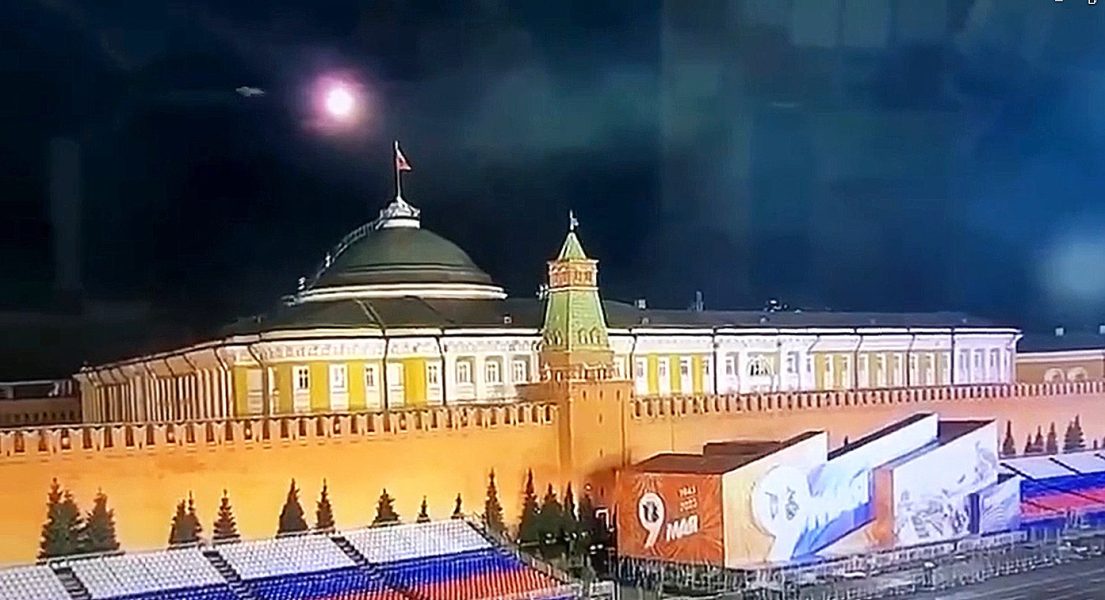 Explosión de un artefacto en el interior del Kremlin, en Moscú, Rusia.