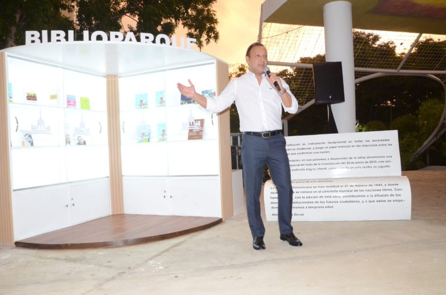 Abel-Martinez-en-apertura-biblioparque