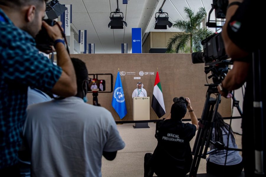 El Director General de la COP28 de Dubai, el embajador Majid Al Suwaidi, en una comparecencia ante la prensa este martes. EFE/EPA/Martin Divisek