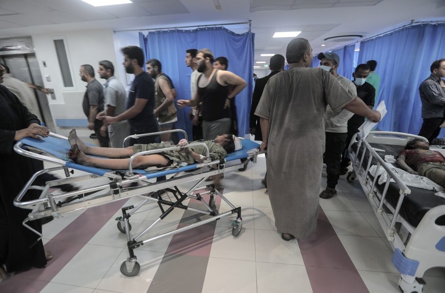 Gaza (---), 11/10/2023.- Wounded Palestinians lie on stretchers at Al-Shefa hospital in Gaza City, 11 October 2023. More than 1,000 Palestinians have been killed and over 5,000 others injured, according to the Palestinian Ministry of Health, after Israel started bombing the Palestinian enclave in response to attacks carried out by the Islamist movement Hamas on Israel from the Gaza Strip on 07 October. More than 3,000 people, including 1,500 militants from Hamas, have been killed and thousands injured in Gaza and Israel since 07 October, according to Israeli military sources and Palestinian officials. EFE/EPA/HAITHAM IMAD