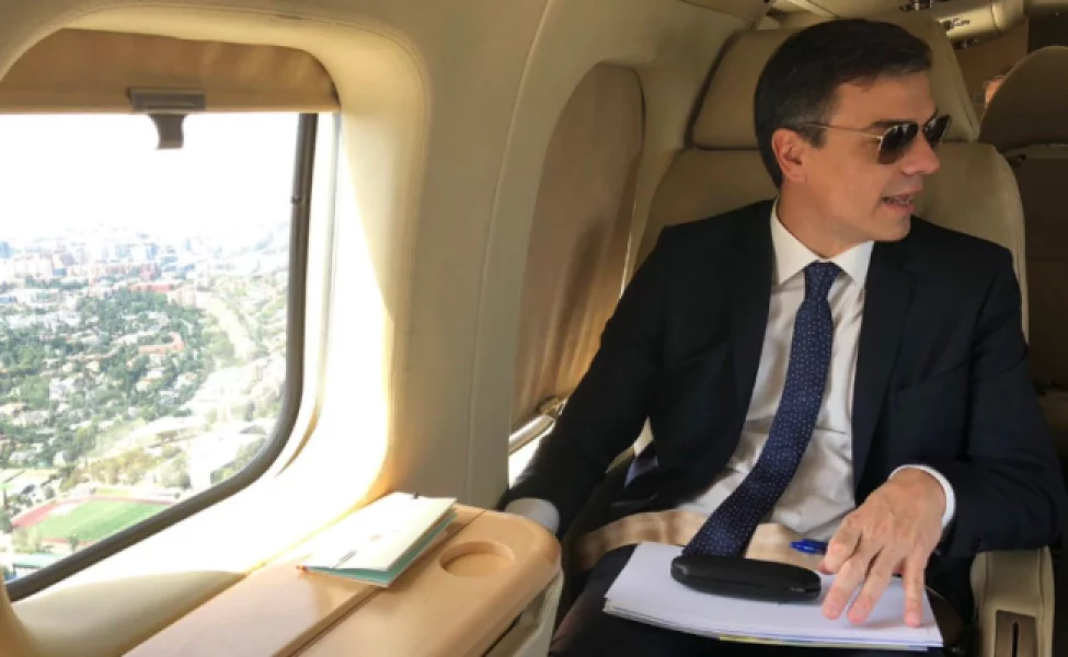 PEDRO-SANCHEZ-EN-EL-AVION-PRESIDENCIAL-650x400