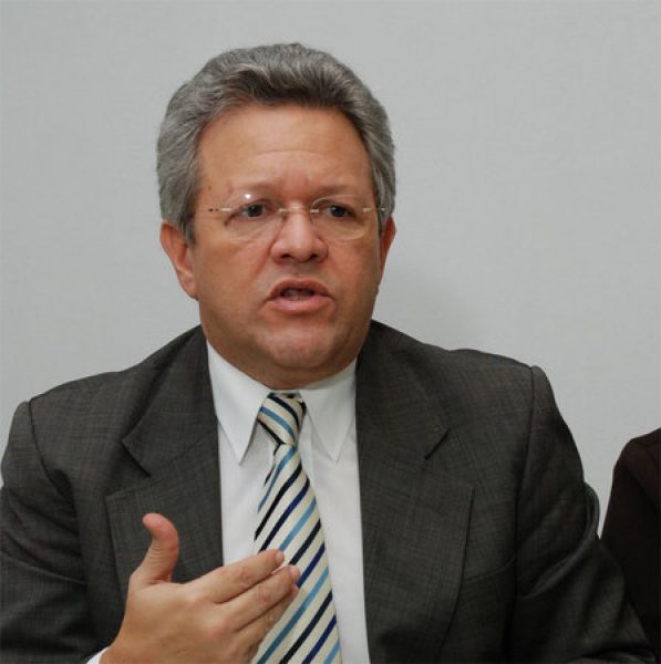 PLD-expulsa-de-por-vida-a-Humberto-Salazar-miembro-de-su-comité-central