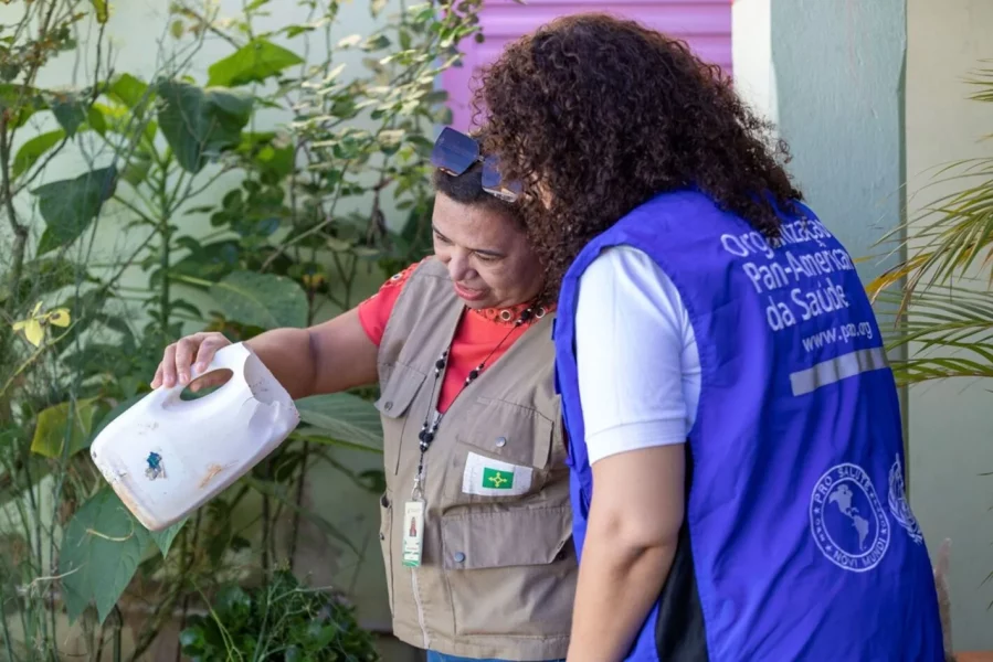 community-workers-help-destroy-mosquito-breeding-sites-braziltmb-1200v