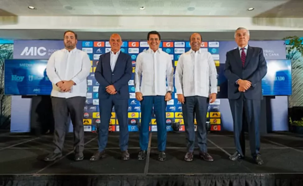partes-de-las-personalidades-que-asitieron-a-la-rueda-de-prensa-650x400