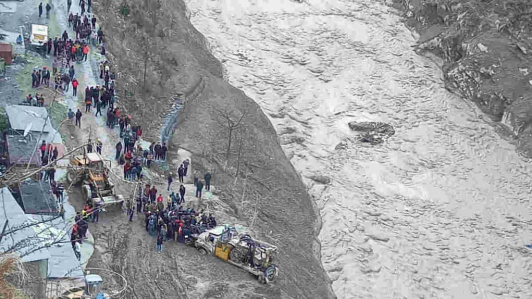 personas-avalancha-nieve-india02-1024x576